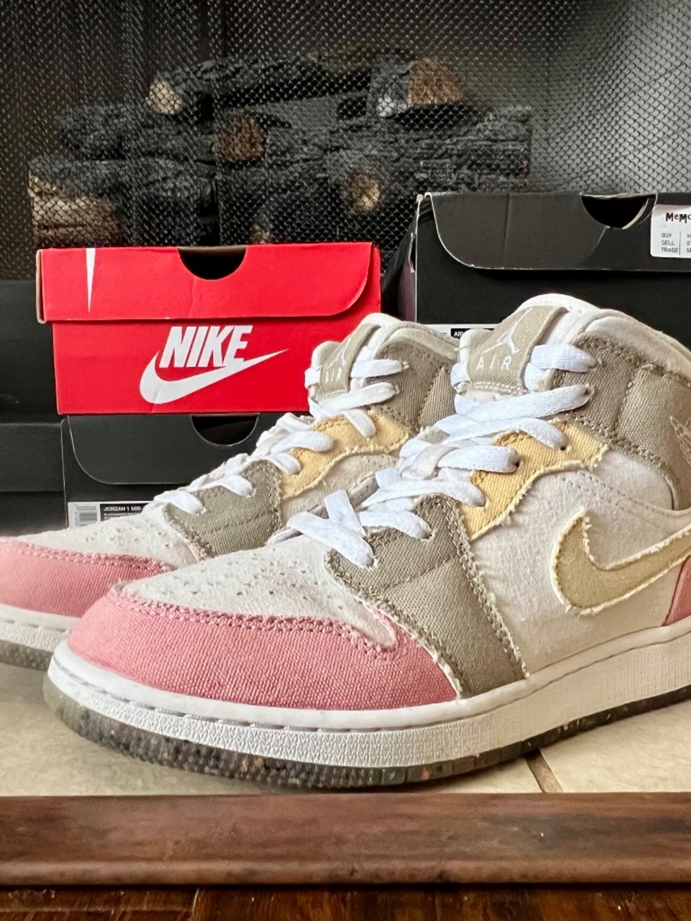 Jordan 1 Special Edition - Picture 3 of 7